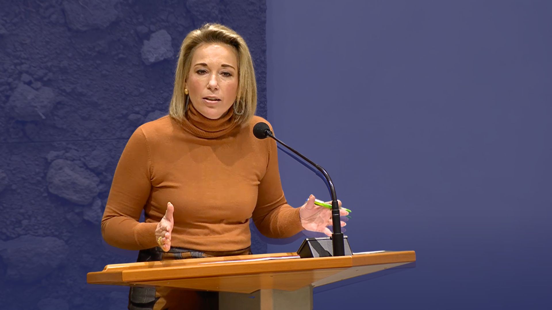 Keiharde kritiek op pleegzorg en jeugdbescherming | Maidenspeech Ingrid Coenradie
